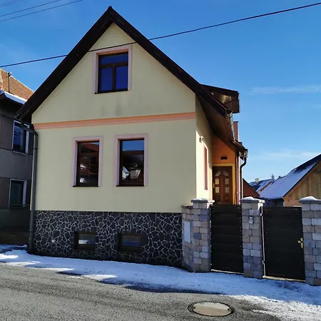 Pekny Dom S Parkovanim