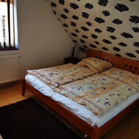 Pekny Dom S Parkovanim 度假居