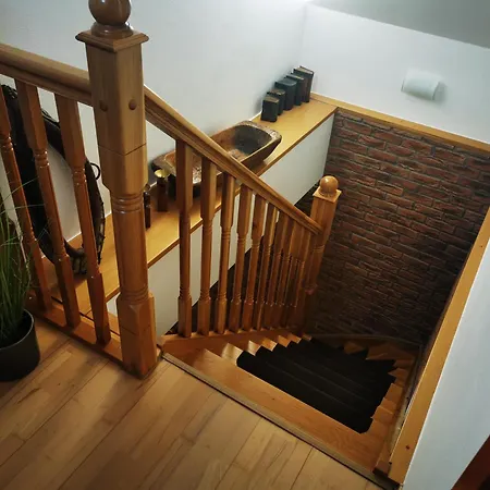 Pekny Dom S Parkovanim * 普利比利那