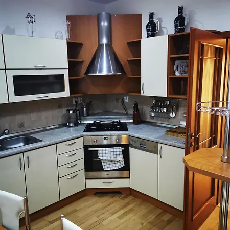 Pekny Dom S Parkovanim