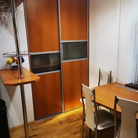 Pekny Dom S Parkovanim 普利比利那