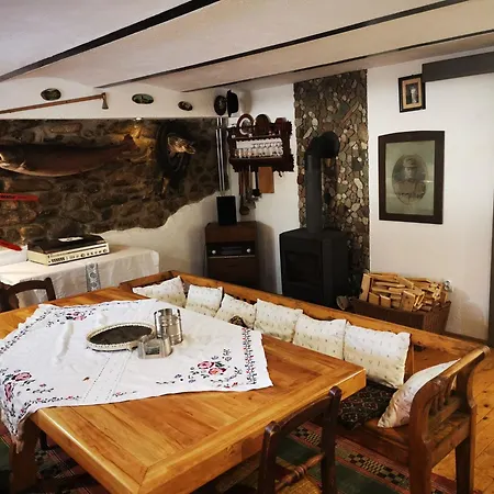 Pekny Dom S Parkovanim