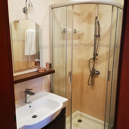 Pekny Dom S Parkovanim