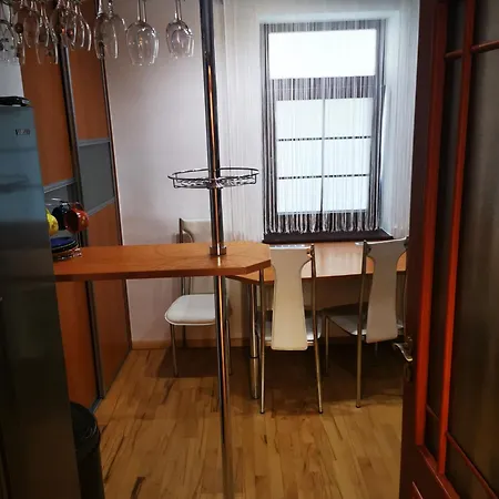 Pekny Dom S Parkovanim * 普利比利那