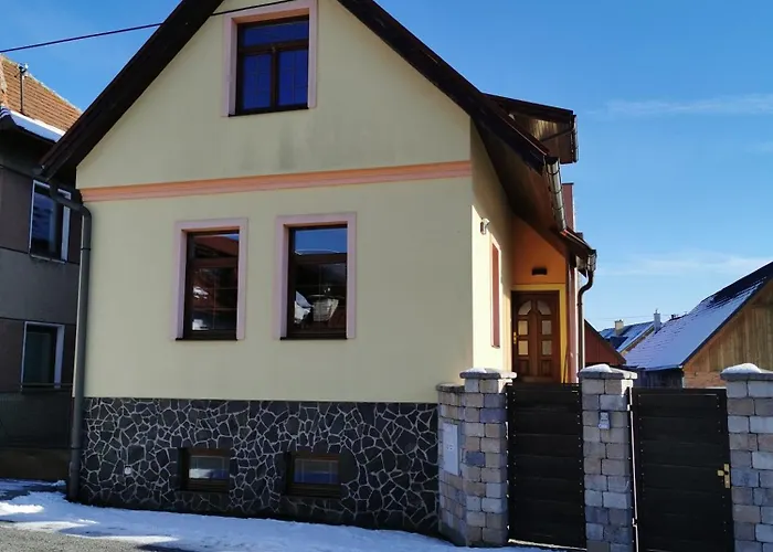 Pekny Dom S Parkovanim