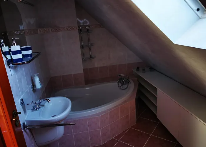 Pekny Dom S Parkovanim